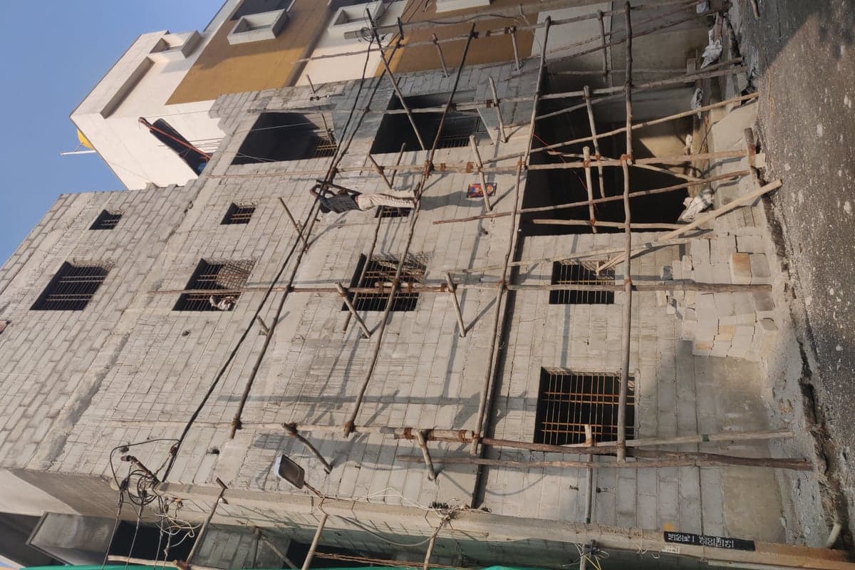 Residential Building — 4 Floors photo 1